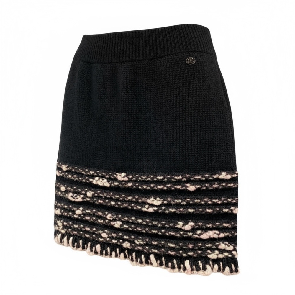 💕 CHANEL vintage cashmere wool 2006 tweed mini skirt Fall 06A bouclé black, rare